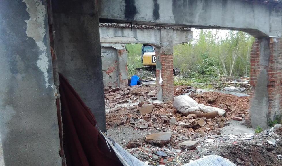 Abbattuta l’ex fornace allontanati sette sbandati 