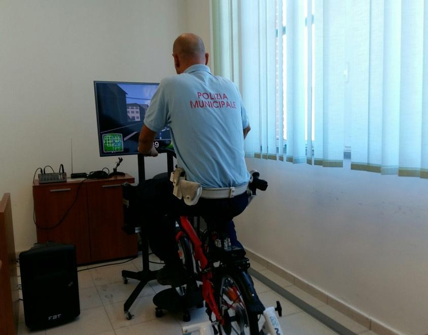In sella al simulatore per pedalare sicuri 