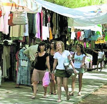 Castiglioncello, parcheggio caos al mercato