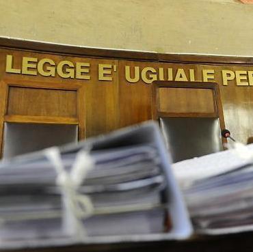 Vende trattore su Ebay, incassa 11mila euro ma non lo consegna: a processo una 43enne