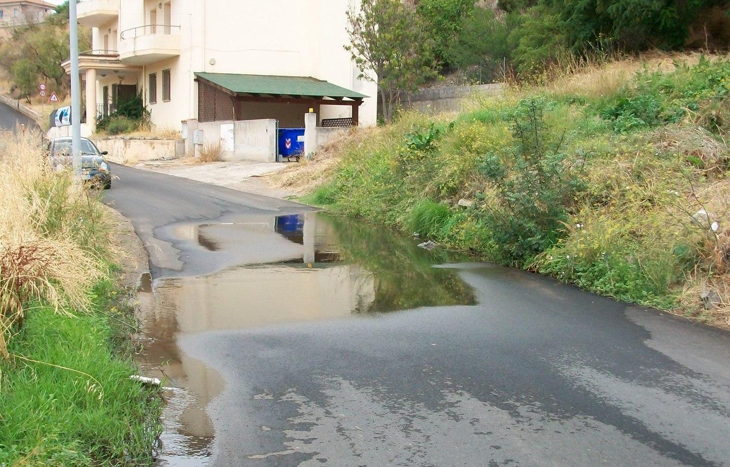 Da settimane c’è una perdita d’acqua