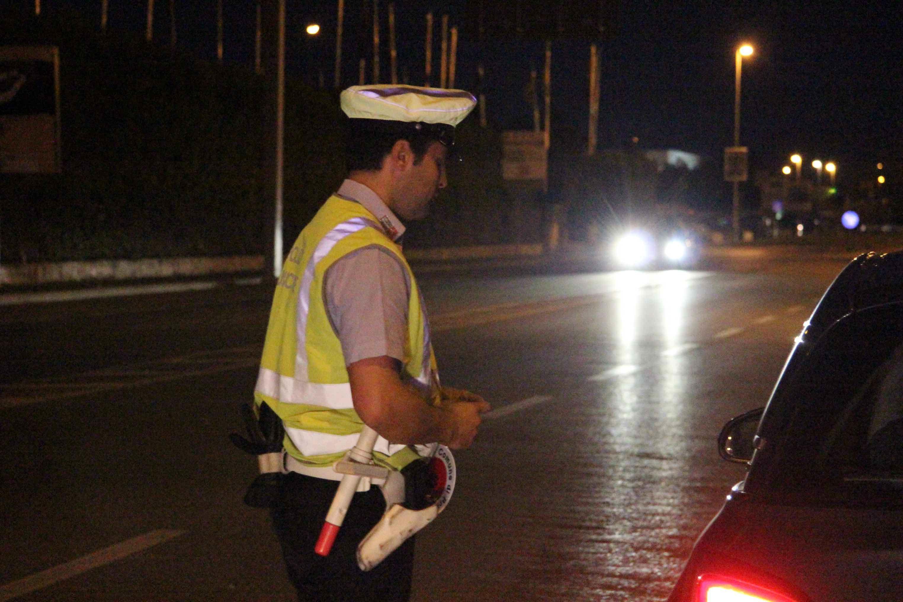 Controlli notturni della polizia municipale (foto d'archivio)