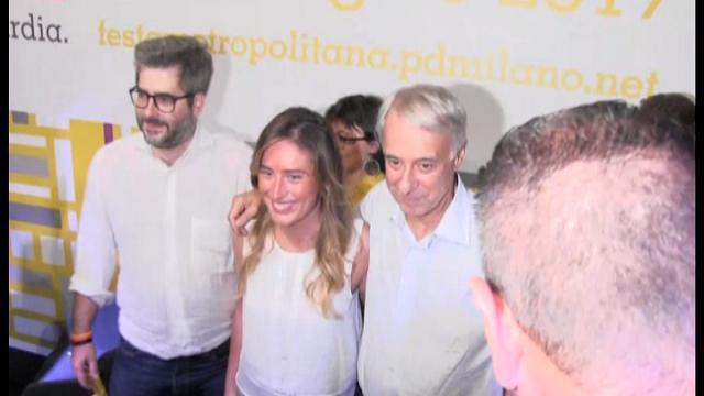 Politici, baci e abbracci