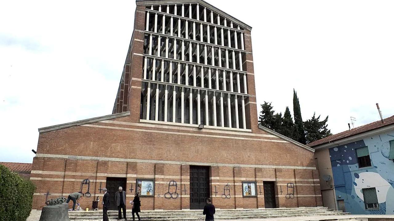La chiesa di San Giovanni al Gatano sfregiata dai vandali