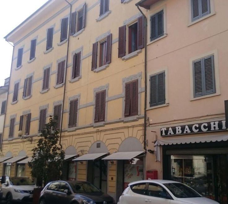 Via i richiedenti asilo dall’immobile del corso 
