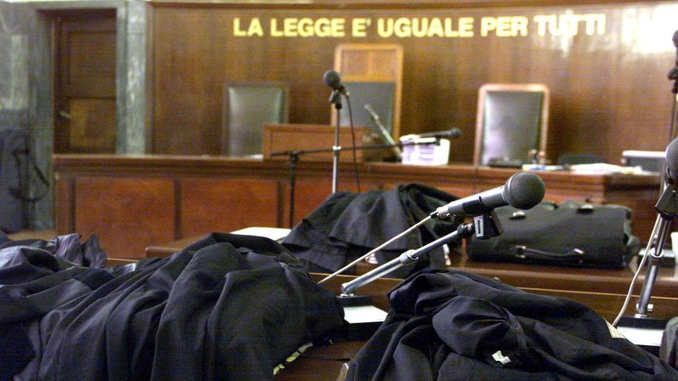 «Se non gli avessi portato i gioielli avrebbero picchiato mia sorella»