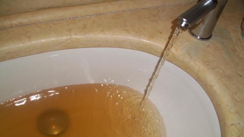 Acqua maleodorante nelle case della Migliarina