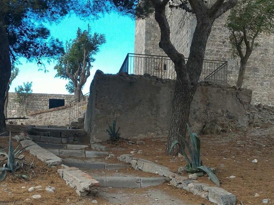 Rocca nel degrado: Talamone lancia un sos 