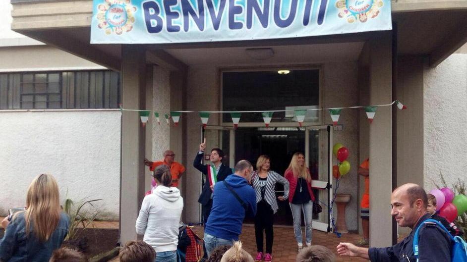 Tutti a lezione a palazzo comunale: il benvenuto del sindaco ai 150 alunni di asilo, elementari e medie di Tresana