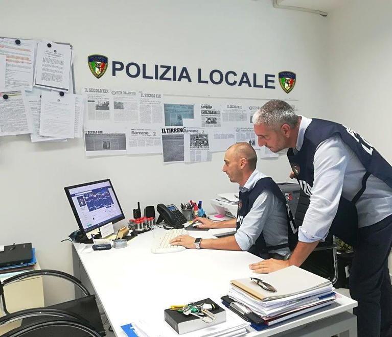 Video e insulti su Facebook alla Polizia Locale: 35 indagati 