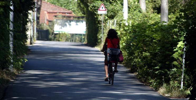 Marina, «rifiuti fossi sporchi e prostitute» 