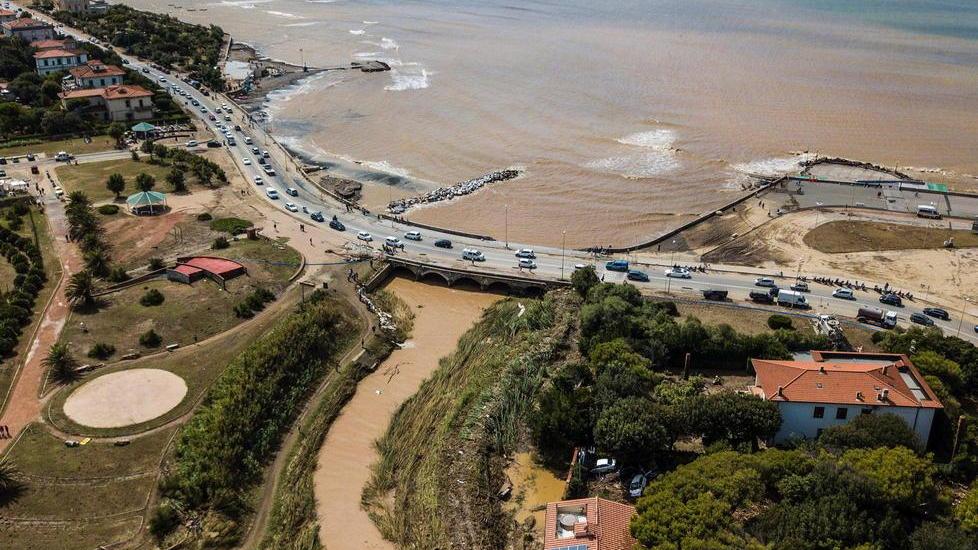 L’incubo dell’alluvione oggi tutte le scuole chiuse