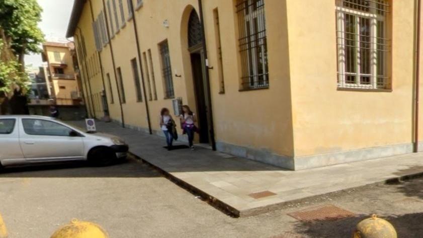 Gli studenti reggiani appoggiano la Fedeli «Sì ai telefoni in aula»