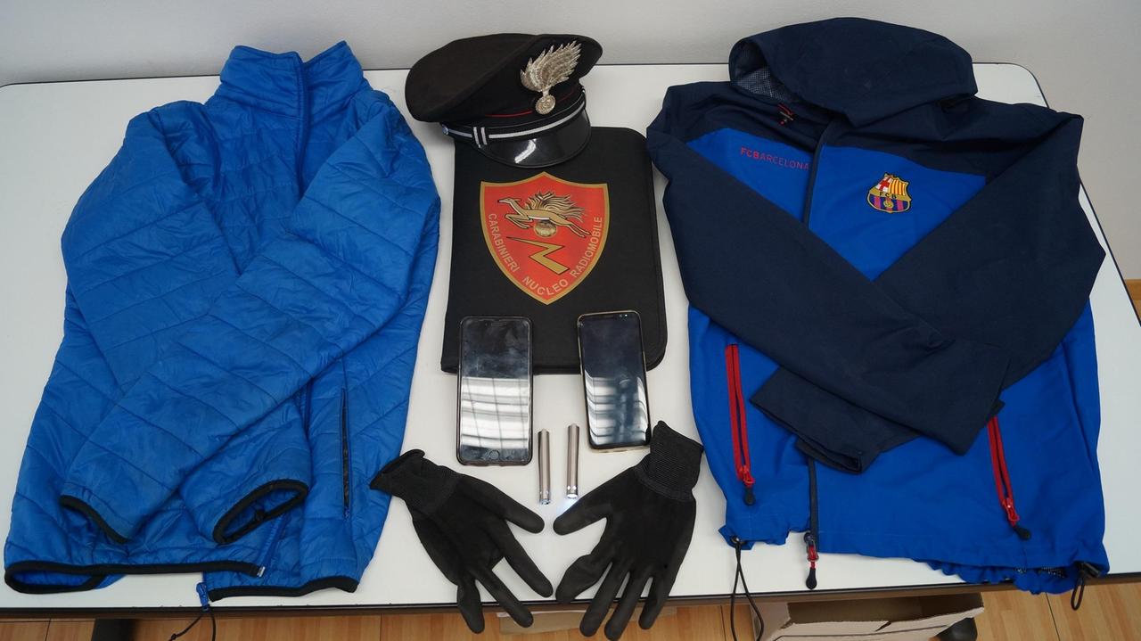 Torce, guanti e giacche sequestrati al 22enne