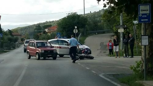 L'incidente auto-moto all'intersezione fra via Montalese e via di Santomato
