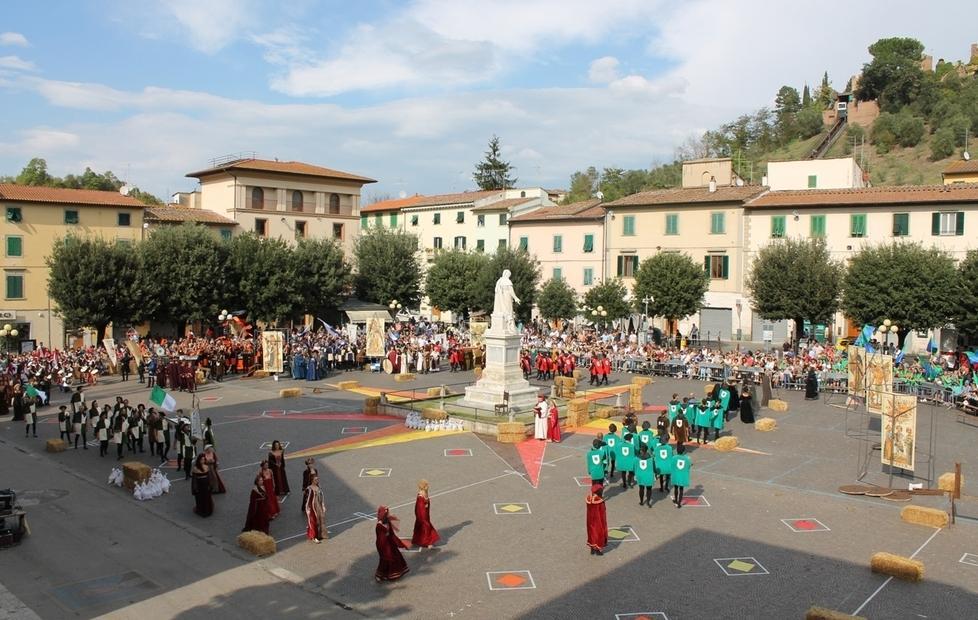 È il gran giorno del Calambur con sei rioni in gara