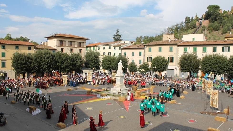È il gran giorno del Calambur con sei rioni in gara