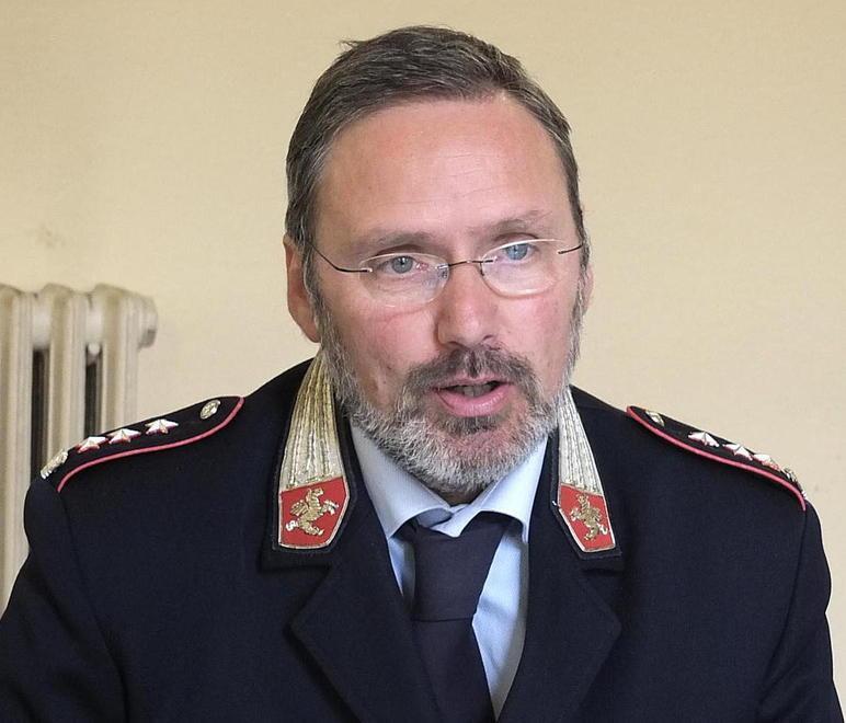 Affissioni abusive, multe in via Battisti