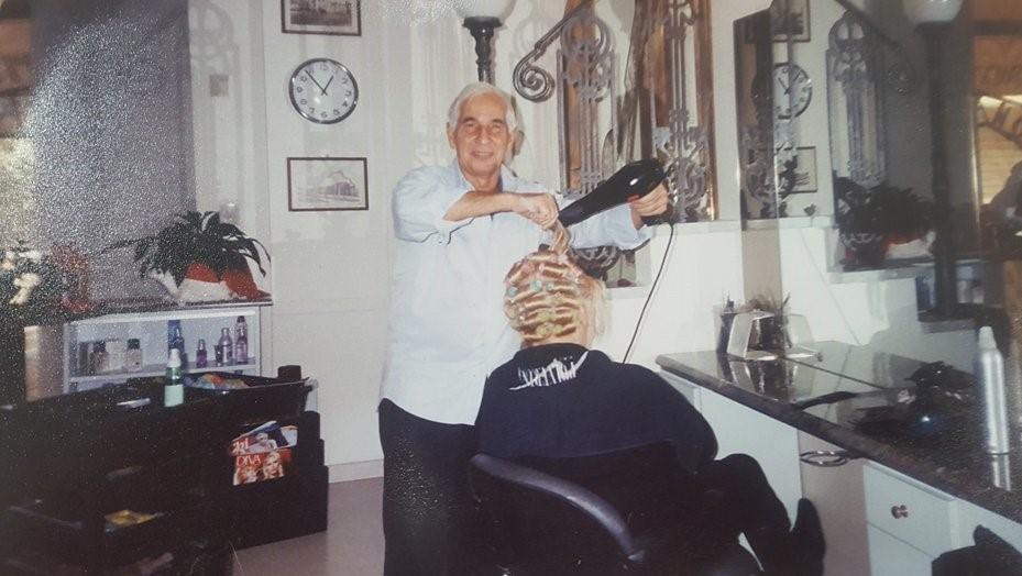 Luciano, mago di forbici e phon in pensione dopo sessant’anni 
