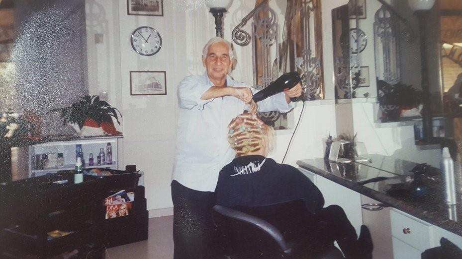 Luciano, mago di forbici e phon in pensione dopo sessant’anni