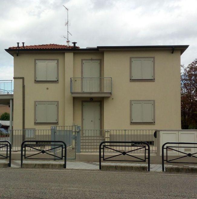 Profughi a Massa, sit-in in piazza 