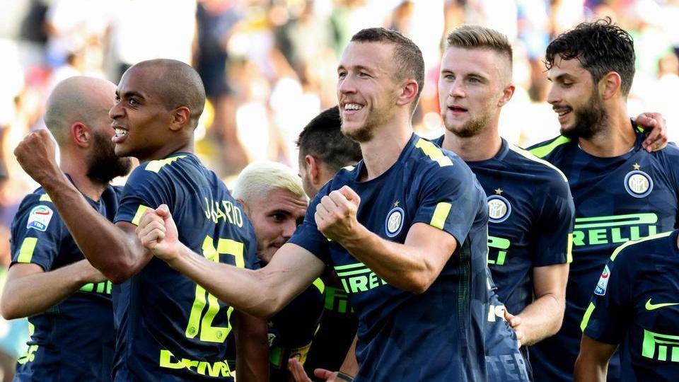 Inter a fatica, ma la vittoria vale il primato