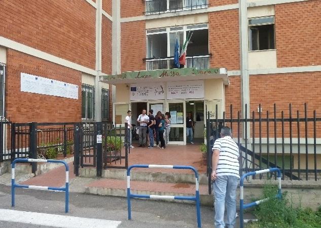Alunni in crescita e poche scuole, il dibattito si anima