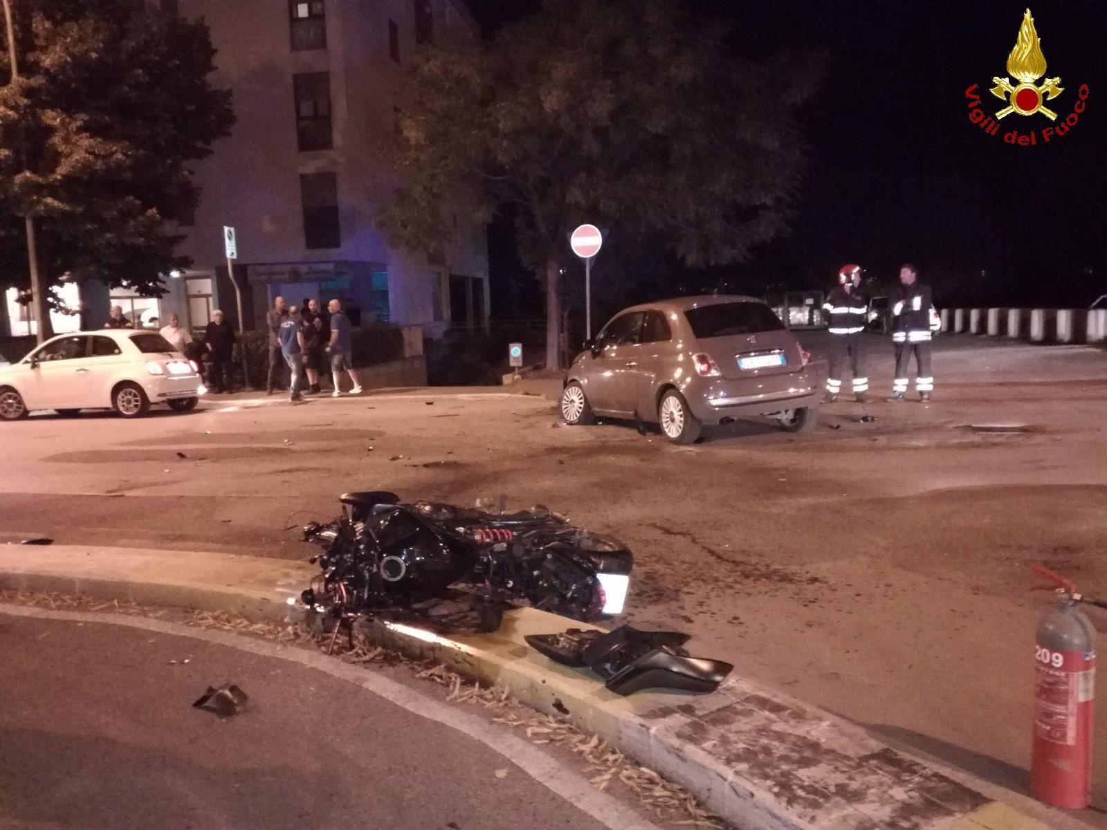 Schianto in moto: gravissimo a 19 anni