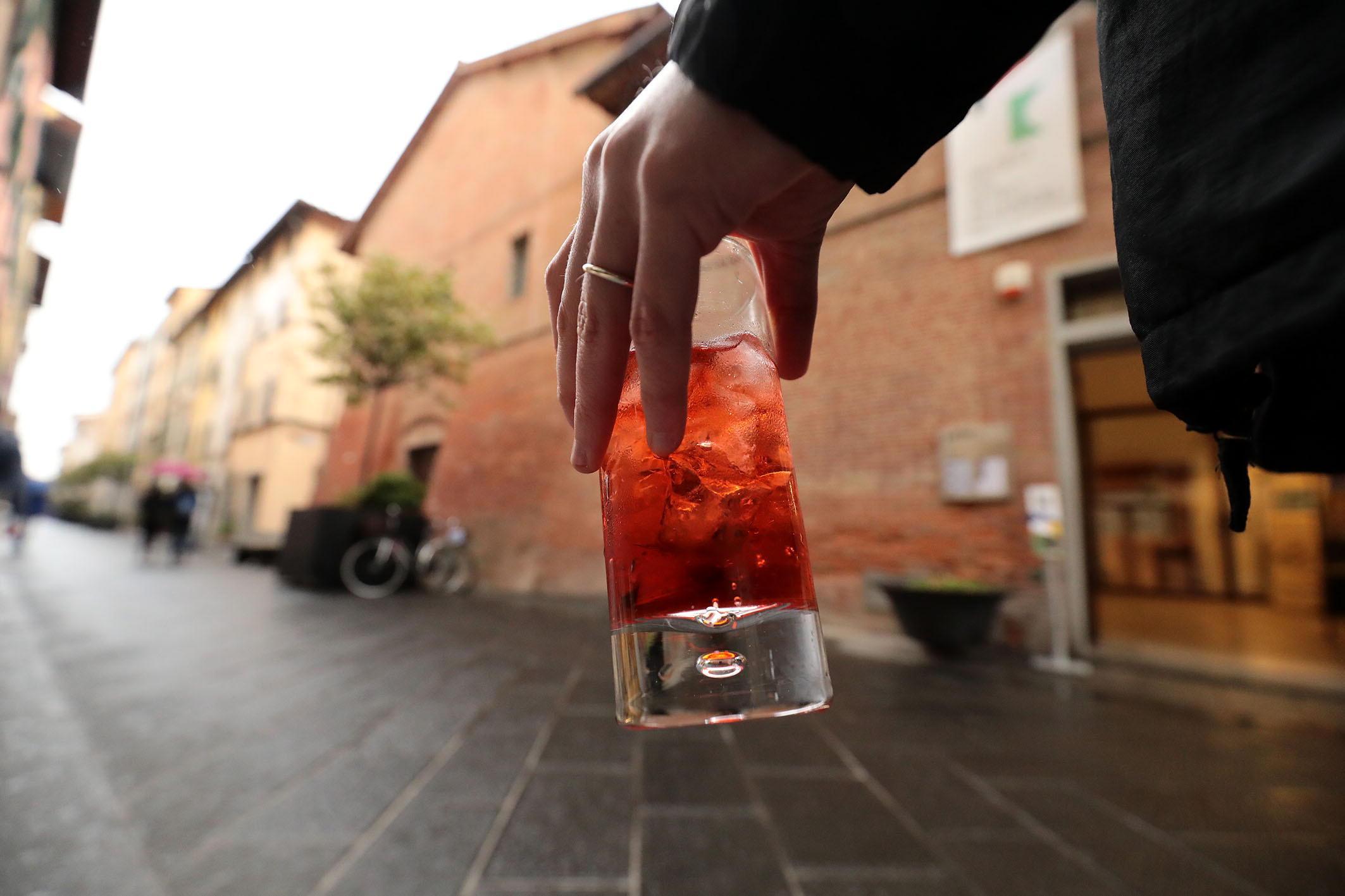 Arezzo, stop all'alcol: non si potrà più bere per strada e nelle piazze
