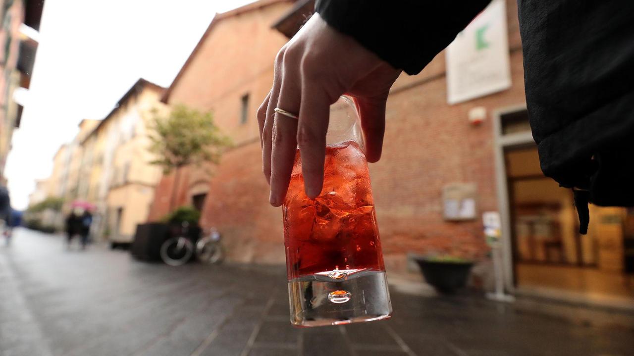 Arezzo, stop all'alcol: non si potrà più bere per strada e nelle piazze