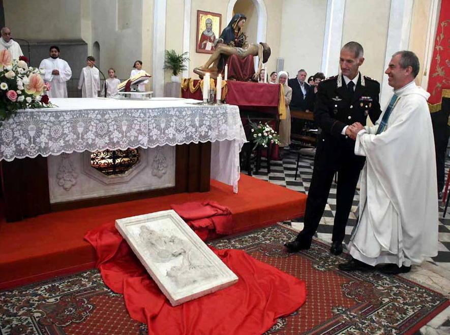 Riconsegnato il bassorilievo alla parrocchia di Aulla