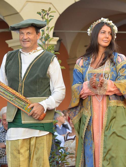 Corona di rose per la dama Giorgia 