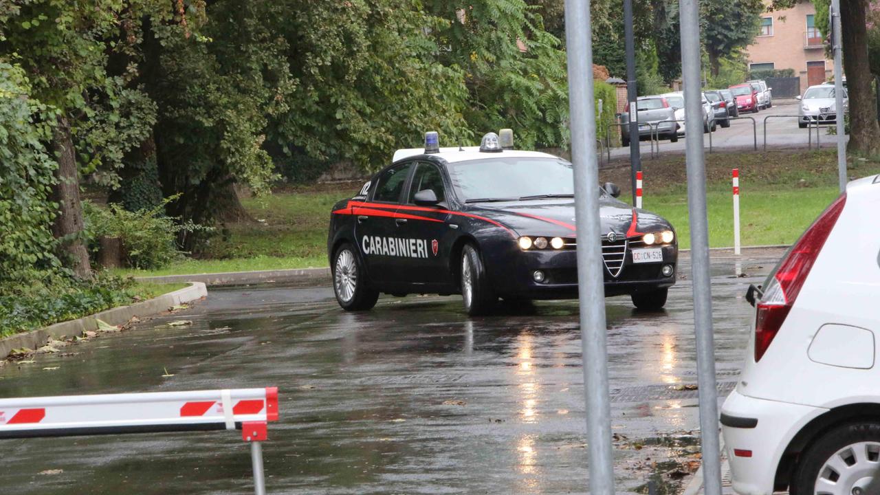Reggio Emilia, raid nel parcheggio della Polveriera: arrestato un sospetto