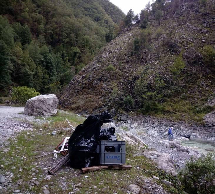 Valle di Renara: un paradiso apuano pieno di rifiuti 