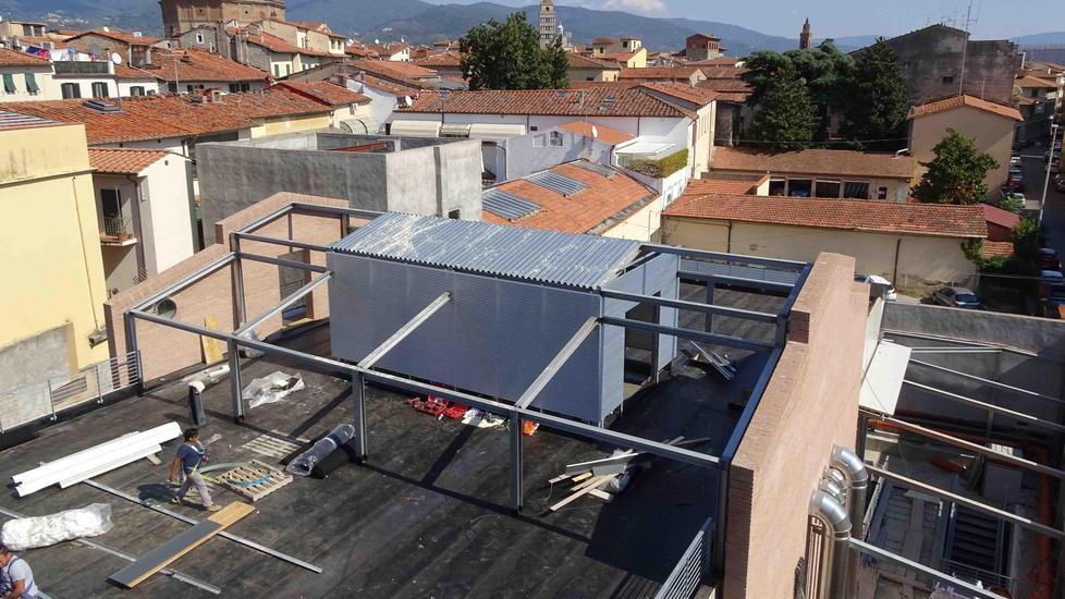 Il cantiere dei lavori in via dell'Anguillara (foto Gori)