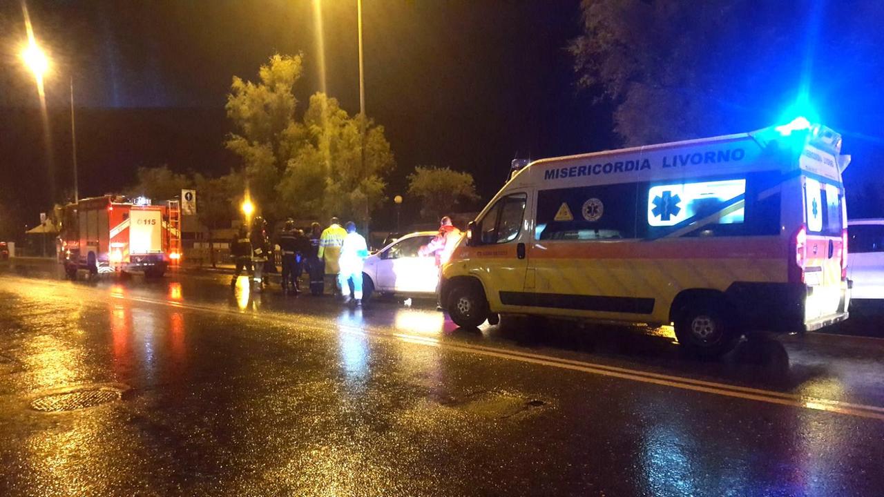 L'intervento dell'ambulanza della Misericordia sul luogo dell'incidente