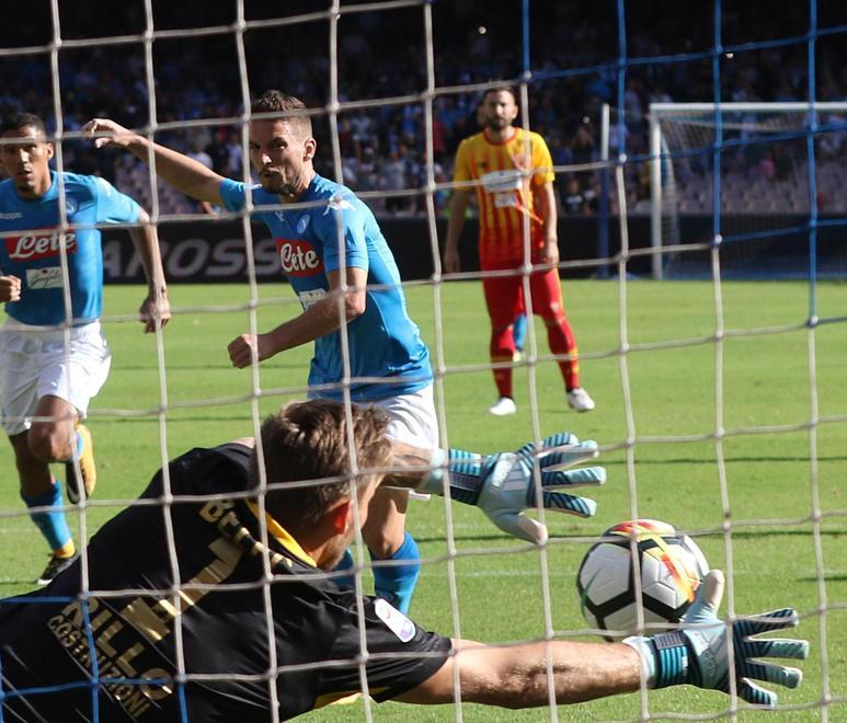Mertens si “mangia” il Benevento 