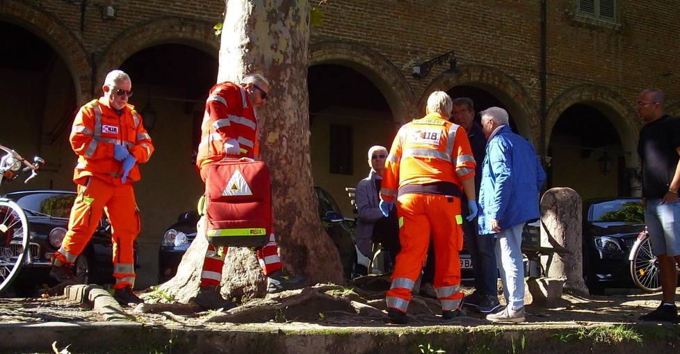 Pensionato sviene dopo un malore 