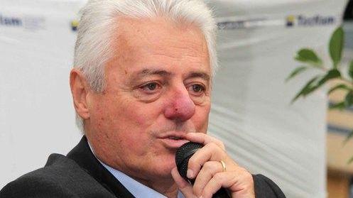 «Gravi disagi per i lavori al pala Regnani»