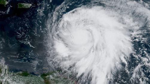 L'Uragano Maria raggiunge la categoria 5 