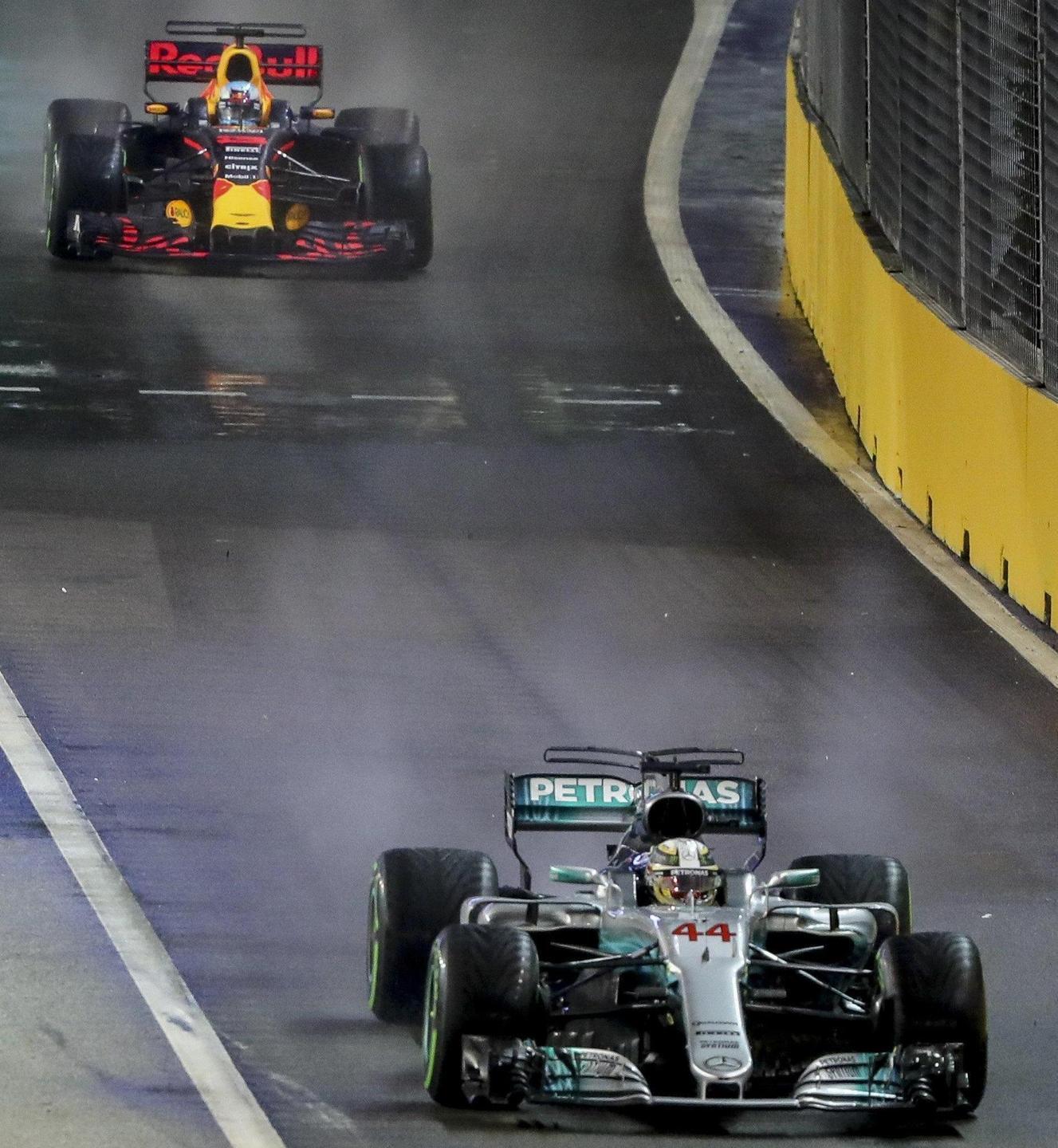 Disastro Ferrari, Hamilton ringrazia 
