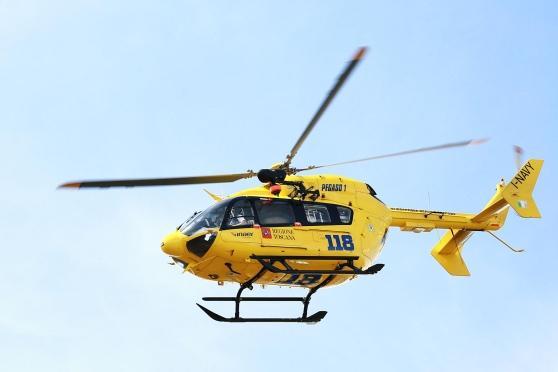 Schianto in moto sull'A12: grave una coppia