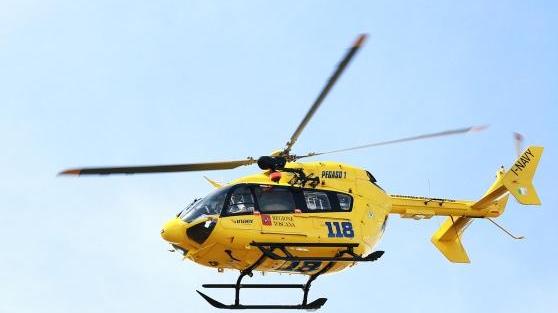 Schianto in moto sull'A12: grave una coppia