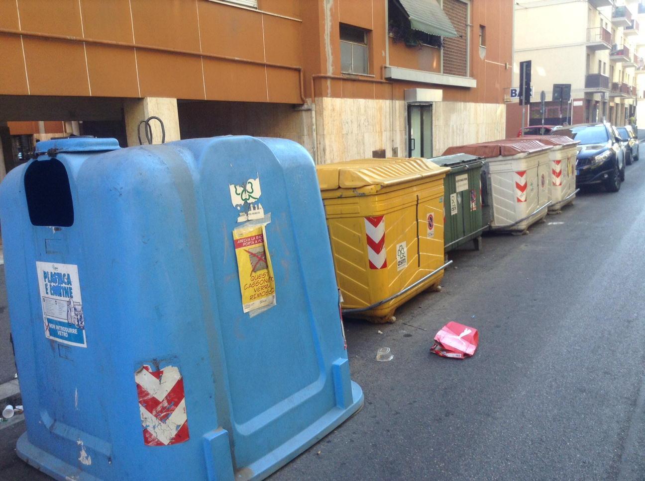 Cassonetti per la raccolta dei rifiuti solidi urbani