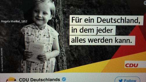 Merkel bambina nei manifesti elettorali