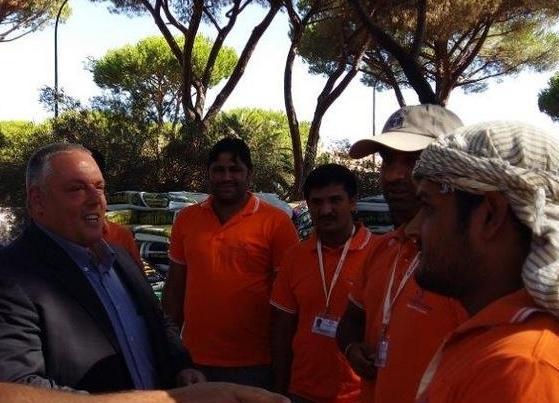 Solidarietà a don Enzo ma la polemica non si placa 