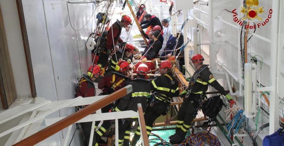 «Rischiarono la vita sulla nave Sono vigili-eroi» 