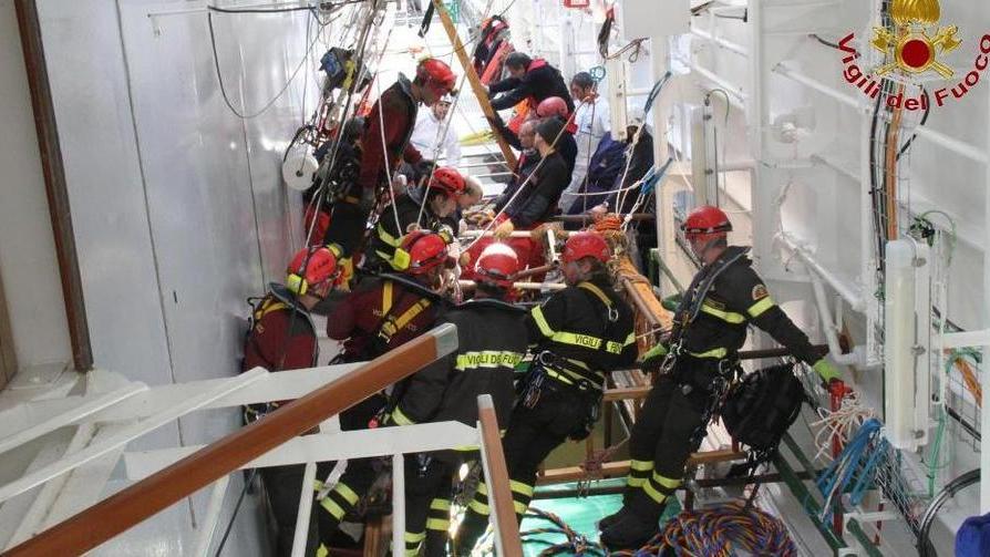 «Rischiarono la vita sulla nave Sono vigili-eroi»