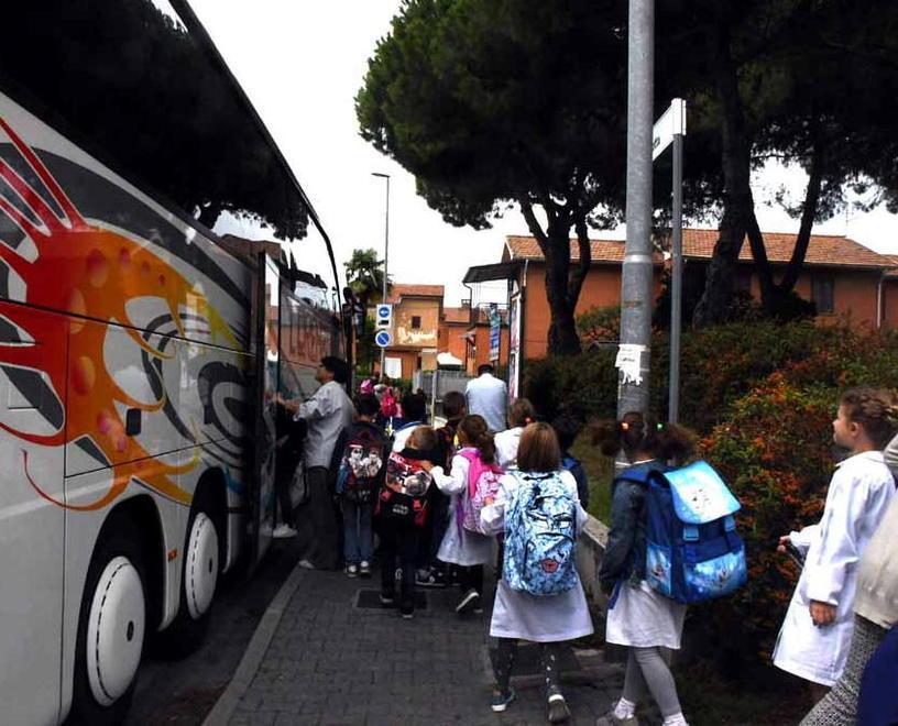 Protestano i genitori della scuola Doganella «Per noi tanti disagi» 