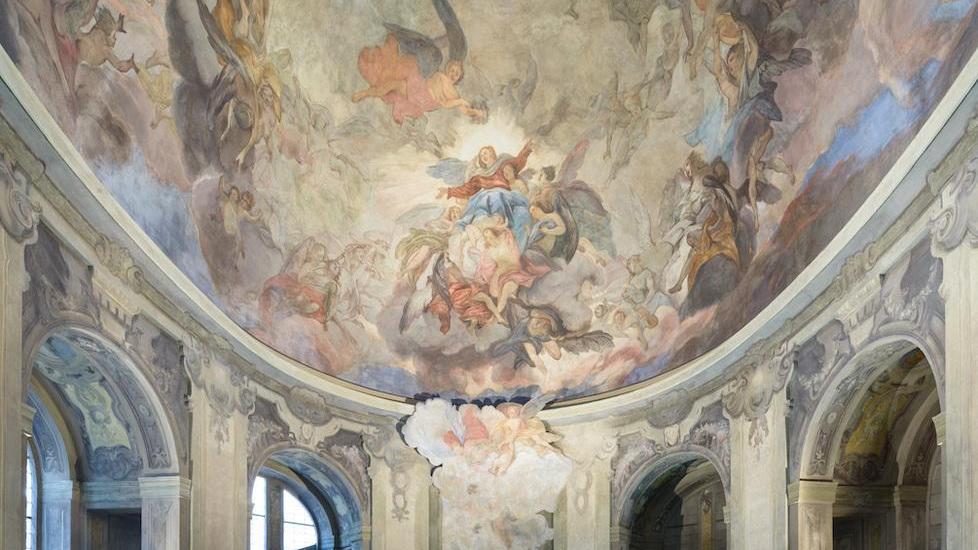 Premier affascinato dal restauro della cappella